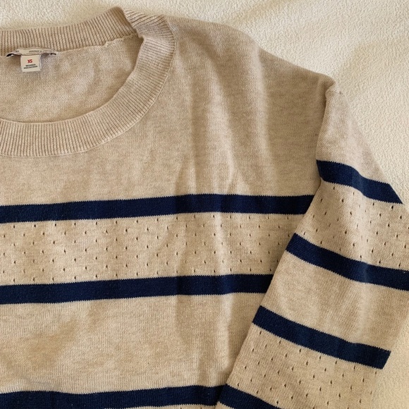 Gap cream and blue sweater - Picture 2 of 4